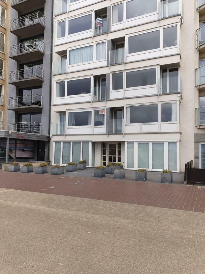 Oostduinkerke - Appartement Met Zeezicht En 2 Parkeerplaatsen ภายนอก รูปภาพ