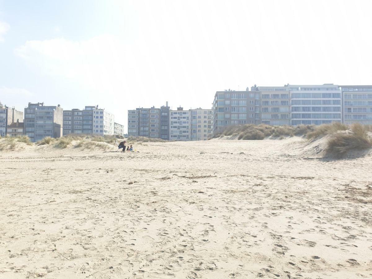 Oostduinkerke - Appartement Met Zeezicht En 2 Parkeerplaatsen ภายนอก รูปภาพ